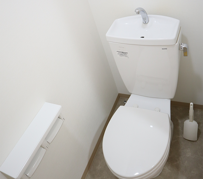 スチュデントハイム三田中央町の室内の専用トイレ